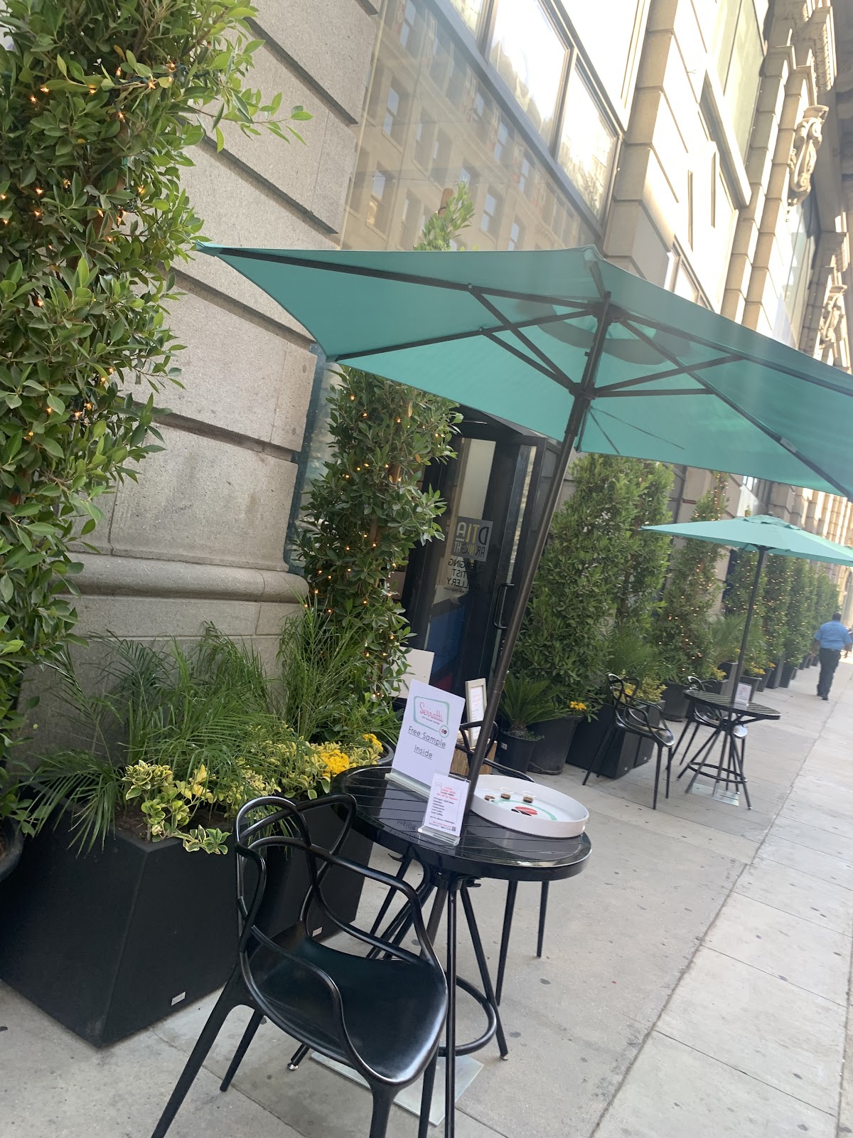 Serratti Art Café @ HWH