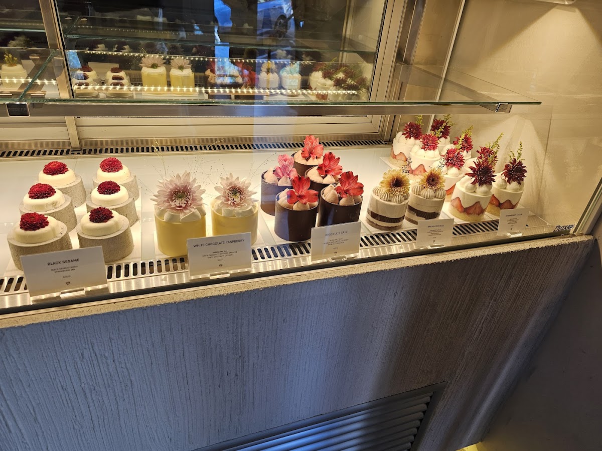 HINAR Dessert Bar & Café