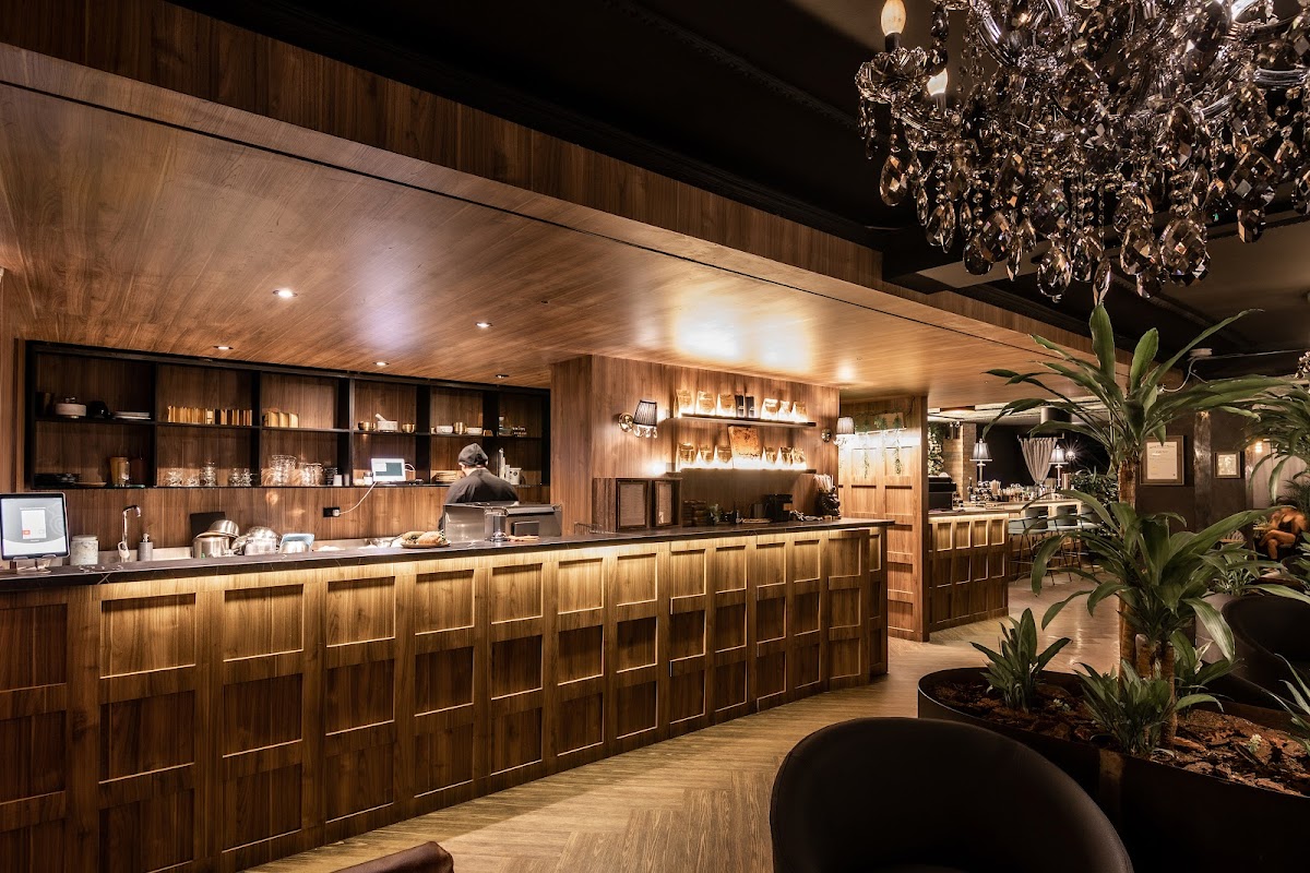 Café Noir Bar & Lounge