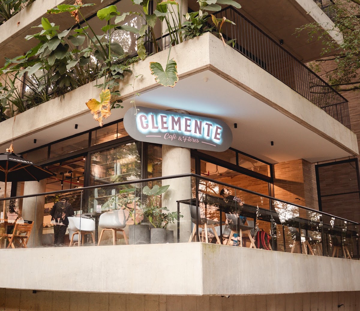 Clemente Café and Flowers