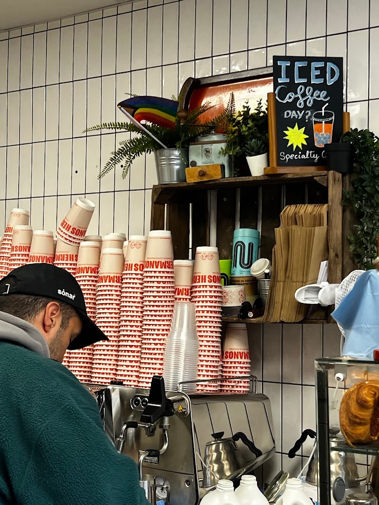 Hermanos Colombian Coffee Roasters – Victoria Station