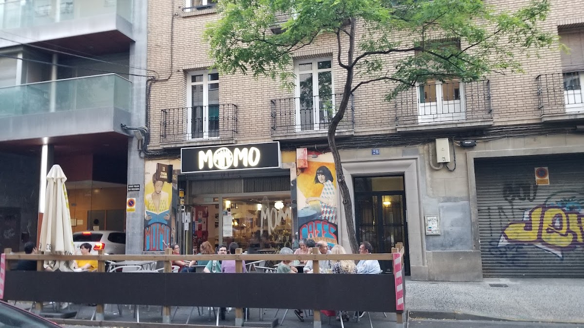 MoMo Café