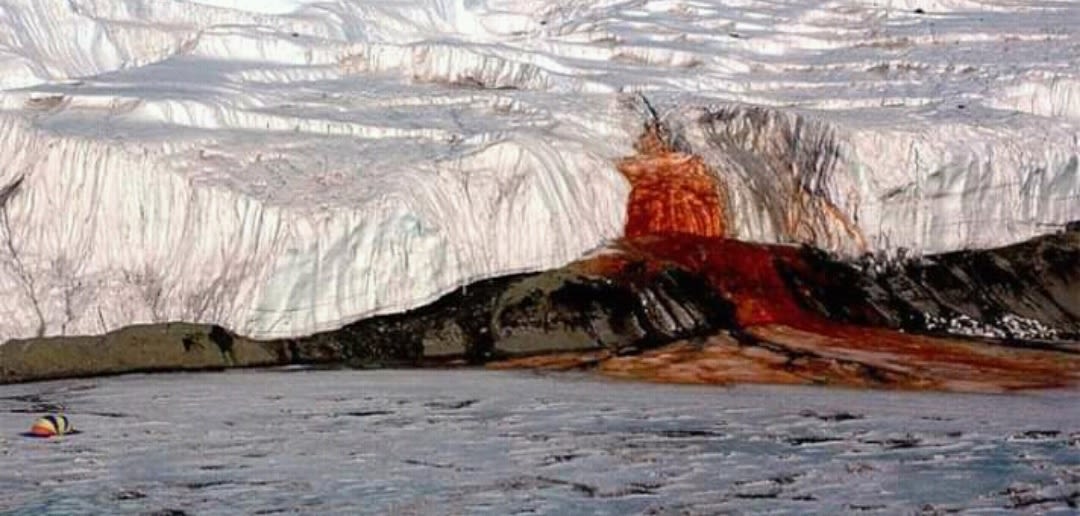 Blood fall unreal places in the world