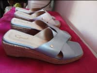 2 Sandalias Nuevas × $35.000 2