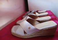 2 Sandalias Nuevas × $35.000 3