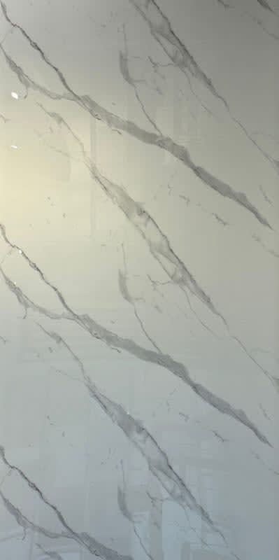 Placa DE Pvc Marmol Carrara Blanca con Vetas 122x244