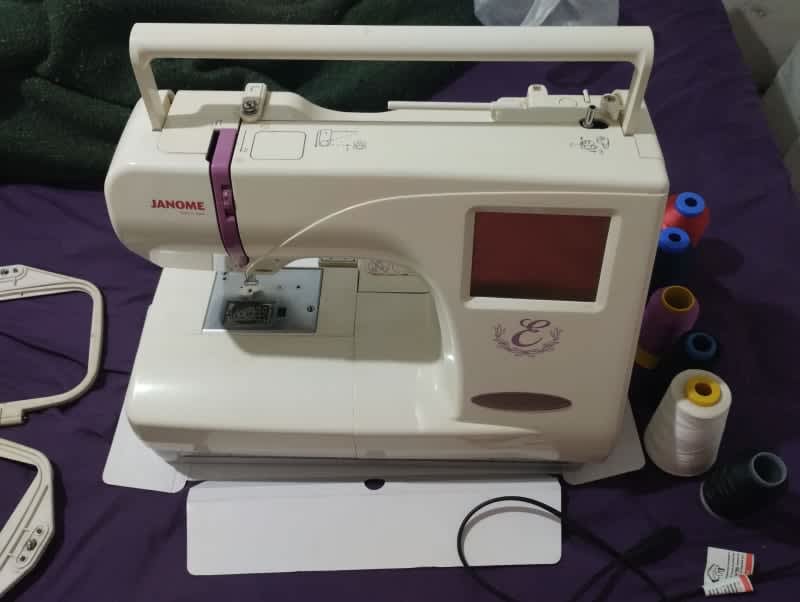 Máquina Bordadora Textil Janome Muy Buen Estado