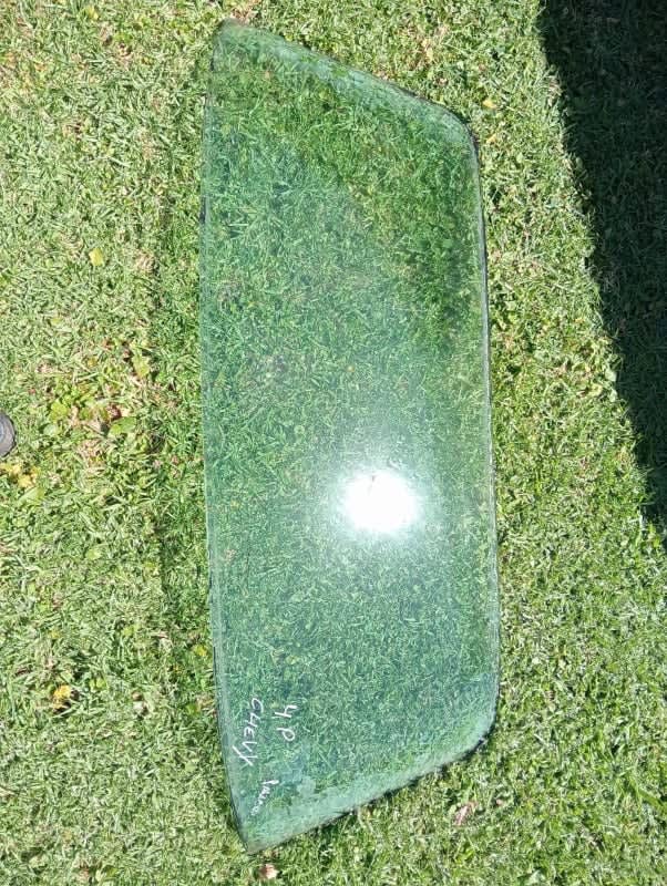 Parabrisas de Chevy 4 Puertas