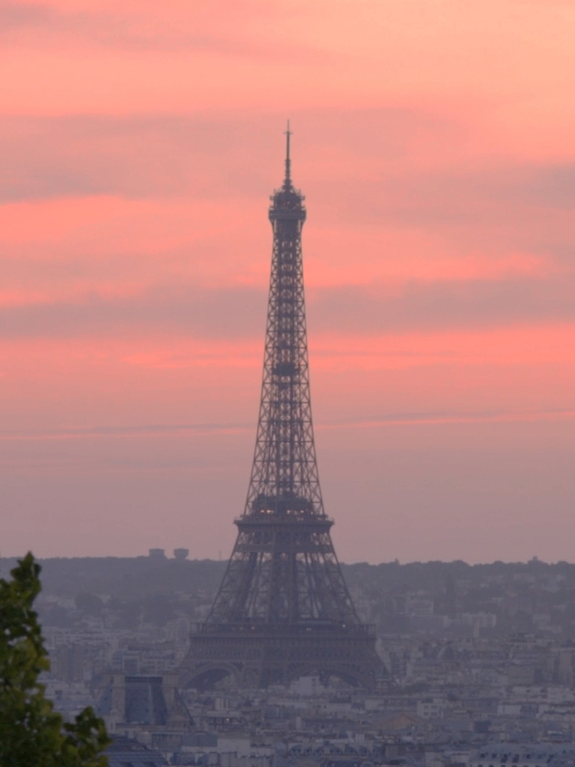 Image verticale de la Tour Eiffel.