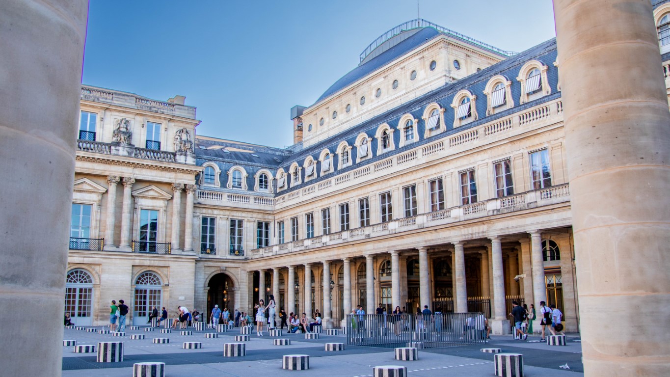 palais-royal-courtyard-view