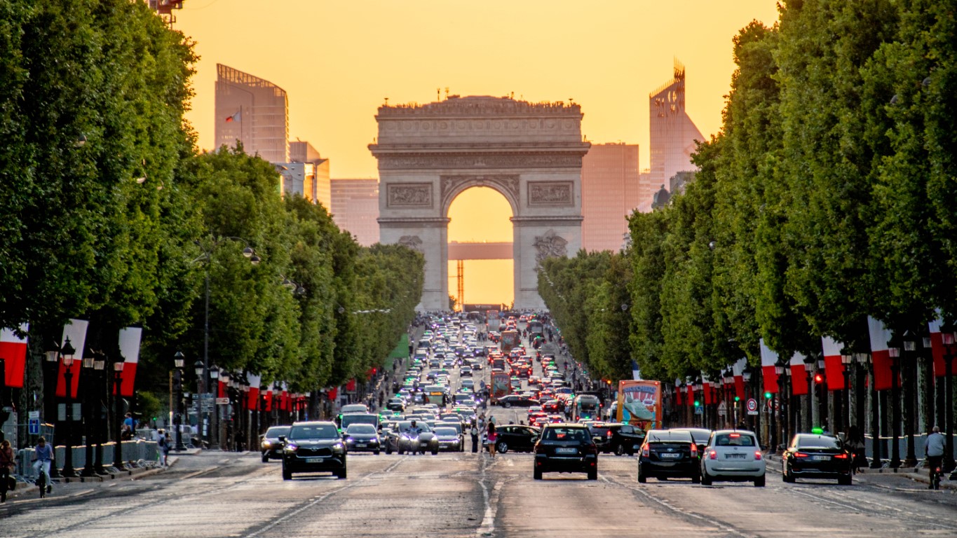 Paris vue comme une ville-monde et un territoire de récits.