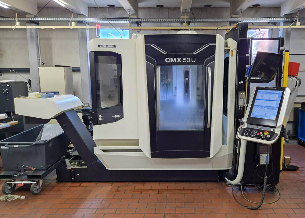 DMG MORI CMX 50 U + Roboter – vista principal