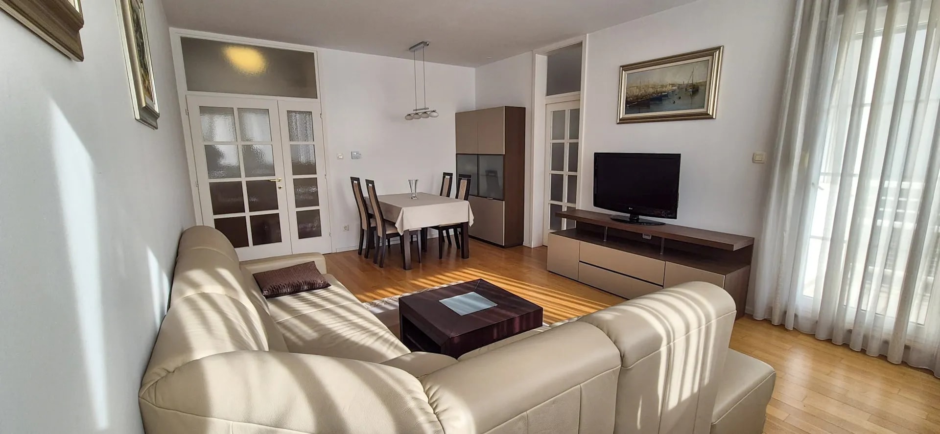 MODERAN 2-SOBNI STAN U MIRAMARSKOJ (TRNJE) – LIFT, LOGGIA