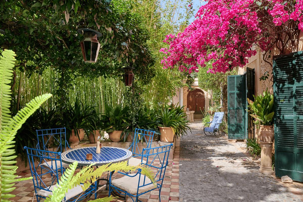 Can Fressa garden with bougainvillea