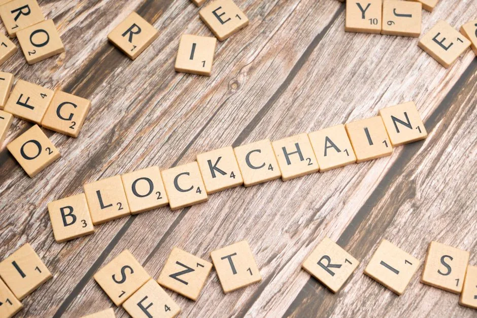 Illustration of linked blocks forming a chain