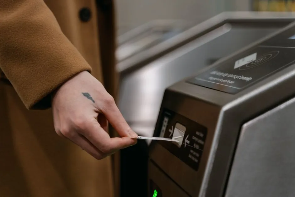 Tapping into the Seoul subway with a transit card