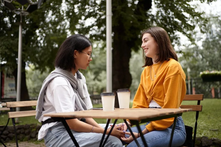 Two friends talking at a Korean cafe