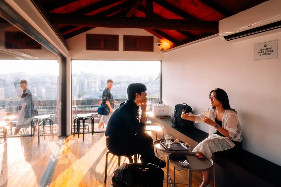 Two people meeting and chatting in a café