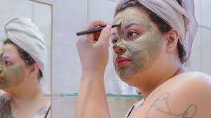 Mastering Oil Production: Green Tea Extracts for Balanced Skin