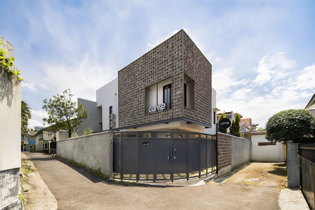 Cove Patanova - Kost Senayan