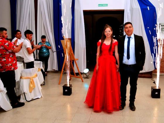 Show de chispas frías durante el vals