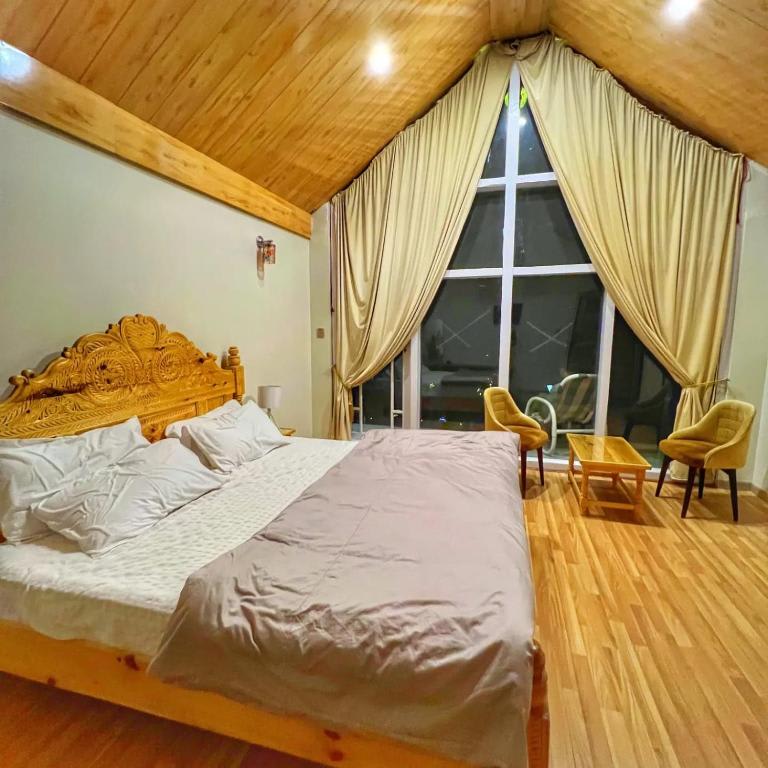 Deluxe Mountain Room