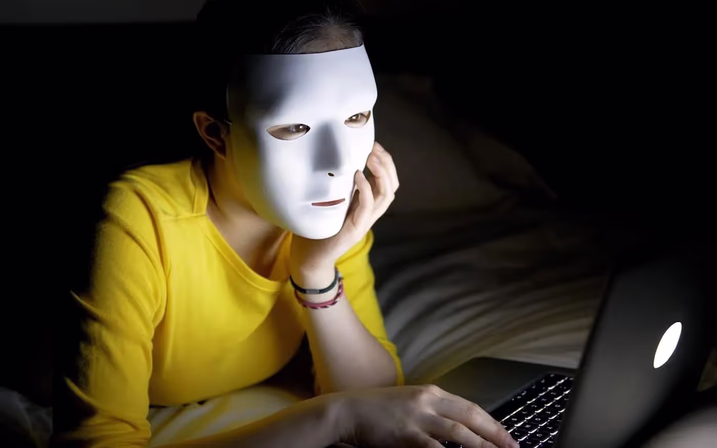 O que é perfil falso: entenda como proteger a sua marca