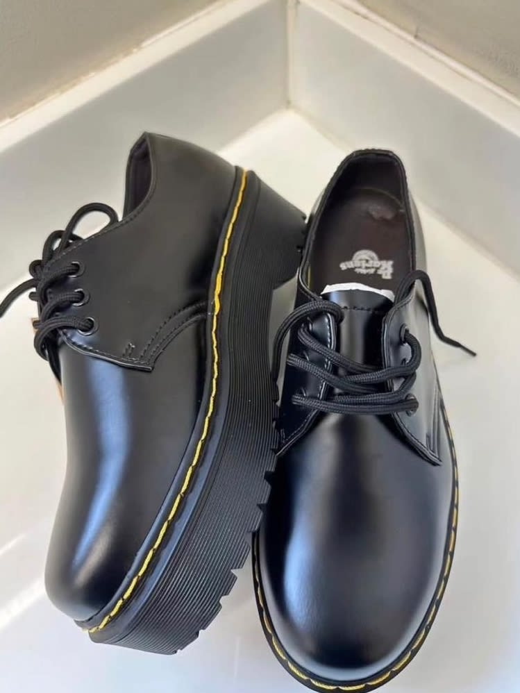 Dr Martens Classic Shoe 2