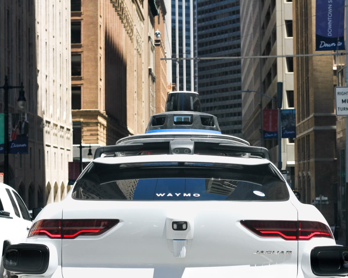 Advanced autonomous vehicle sensor array