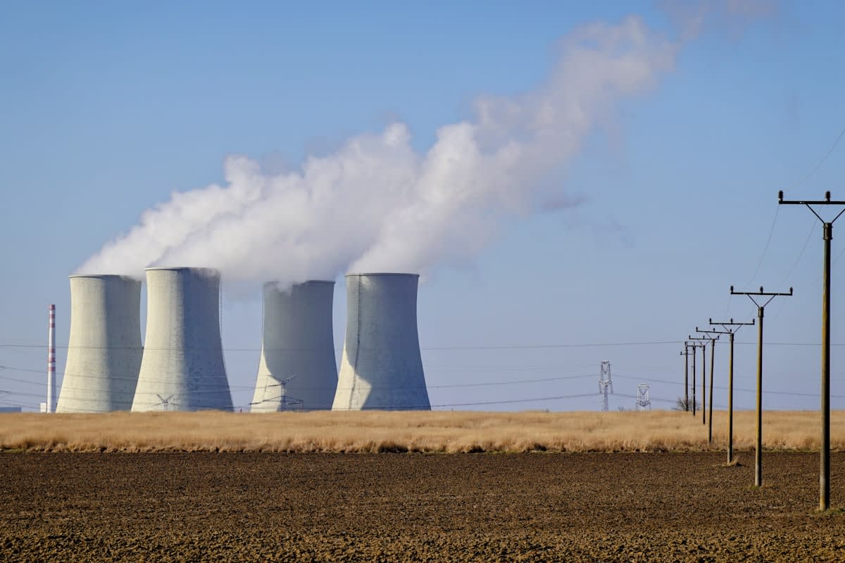 Modern nuclear reactor facility for data center power