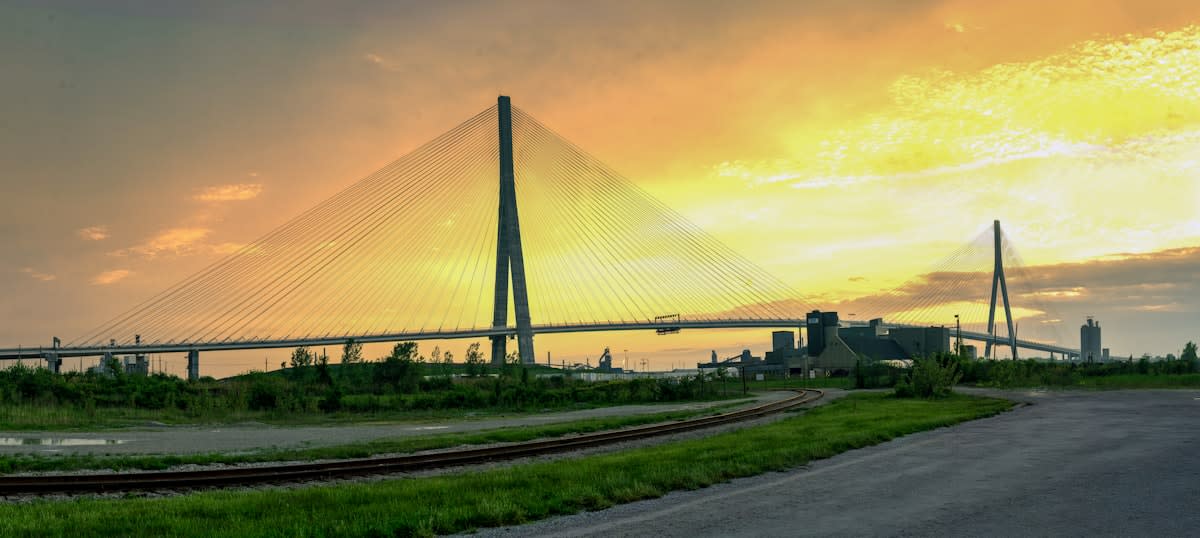 Industrial gas pipelines crossing a border