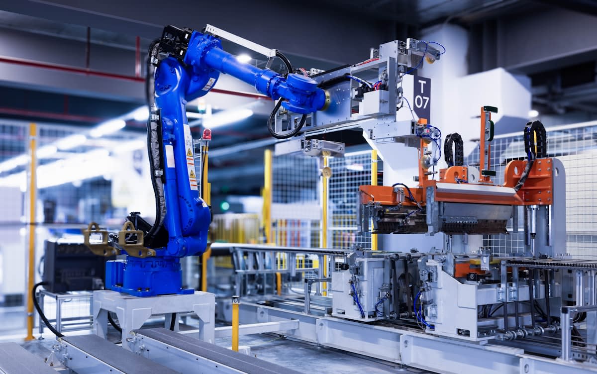 robotic large format additive manufacturing