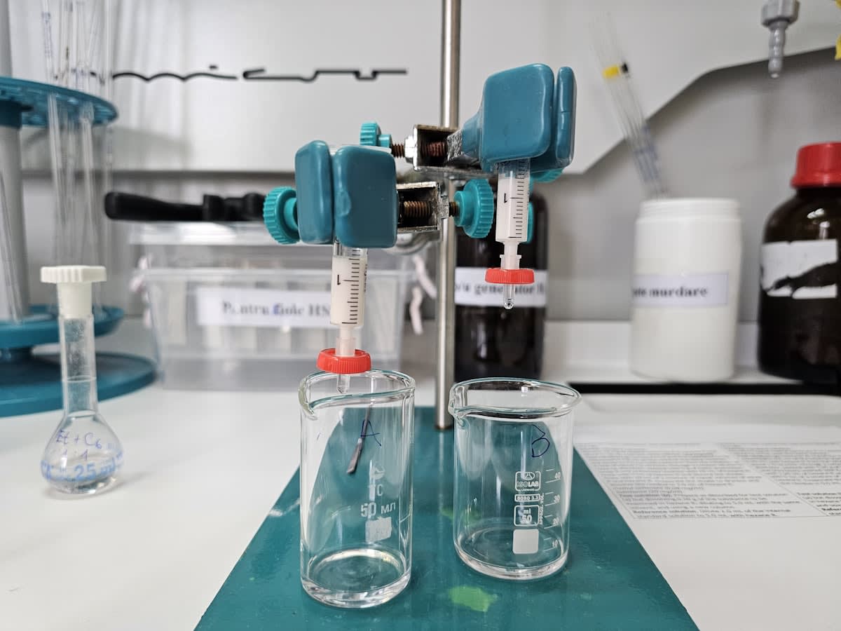 Laboratory electrochemical cell