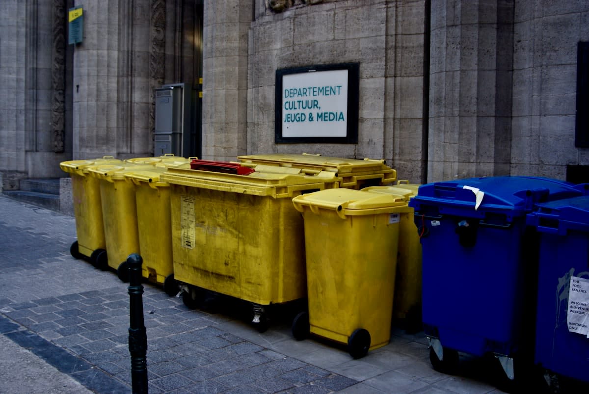 Smart medical waste bin