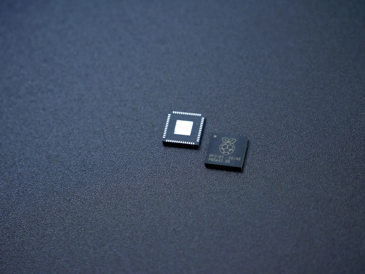 Comparison of dust-damaged sensor vs sealed sensor