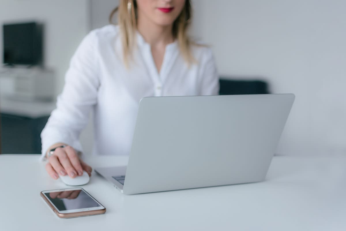 Professional dietitian consulting with a client via laptop