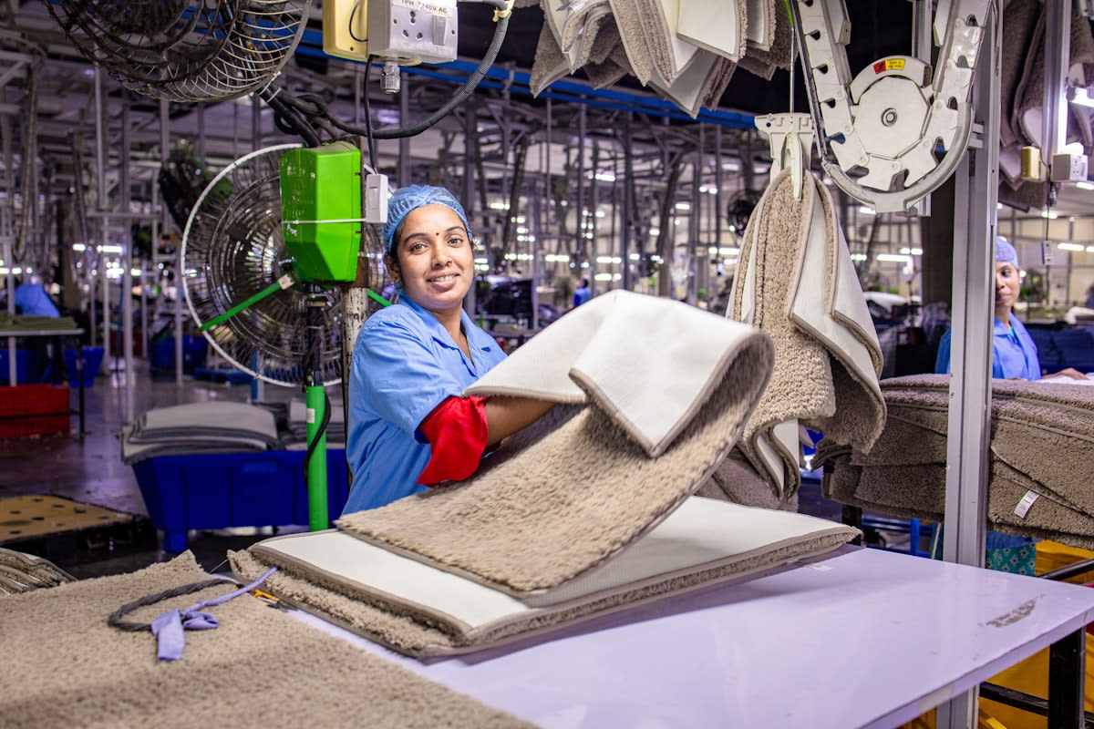 Soft robotic gripper handling fabric