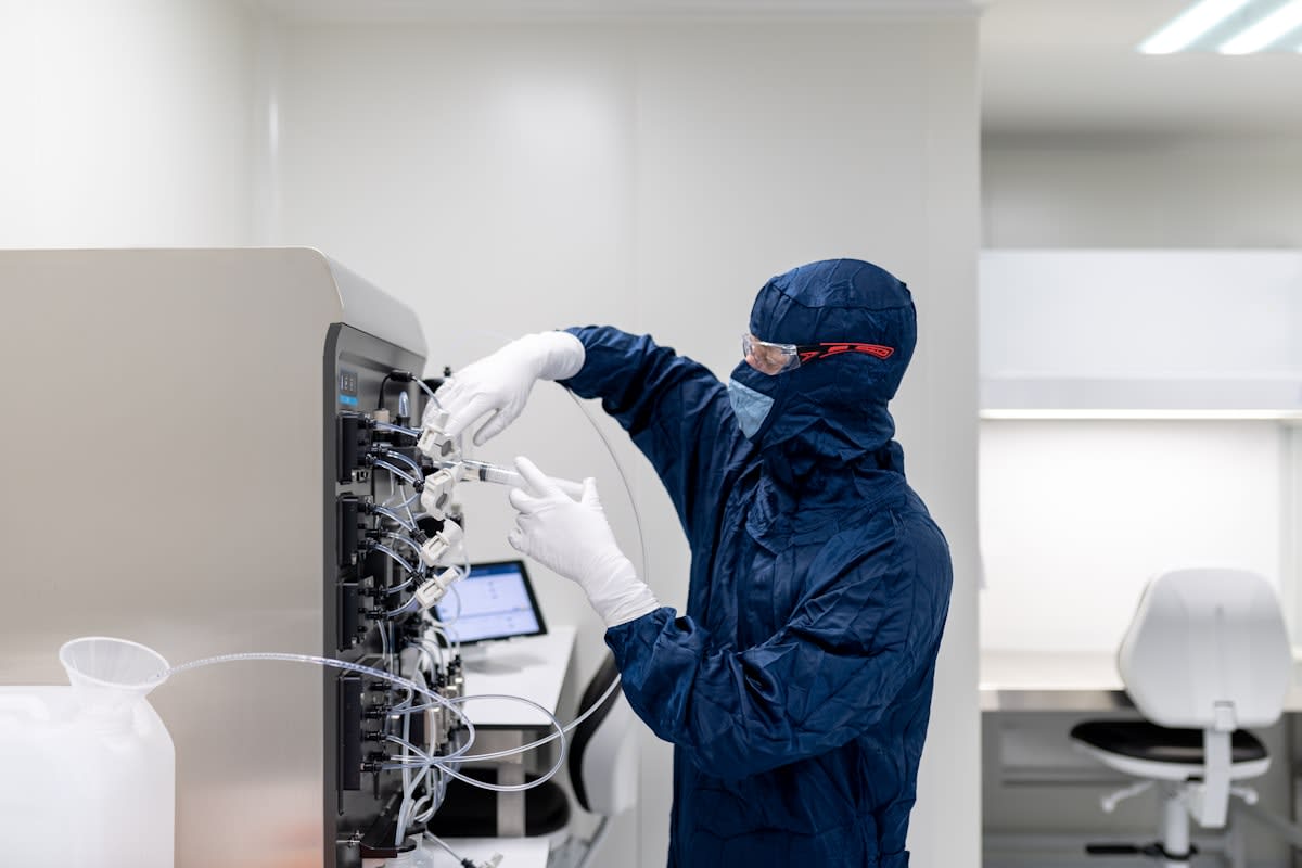 Automated CAR-T bioreactor system in a cleanroom