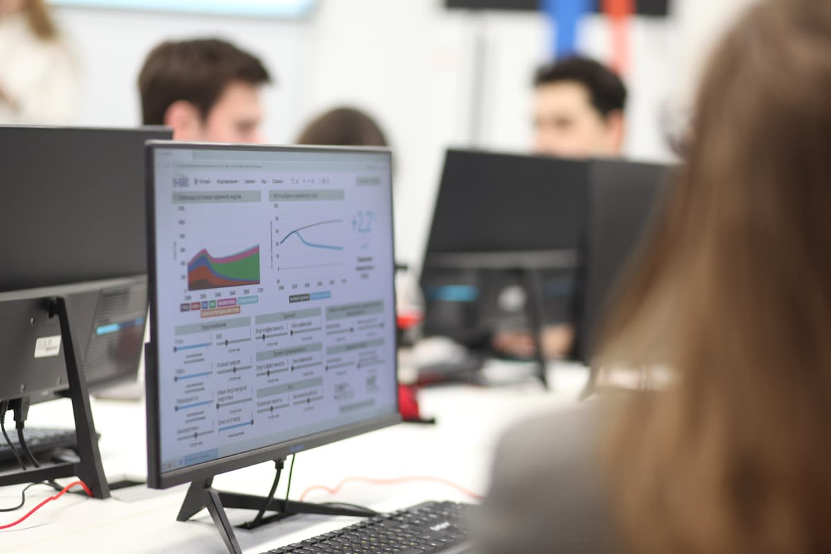 Scientific data analysis on screens