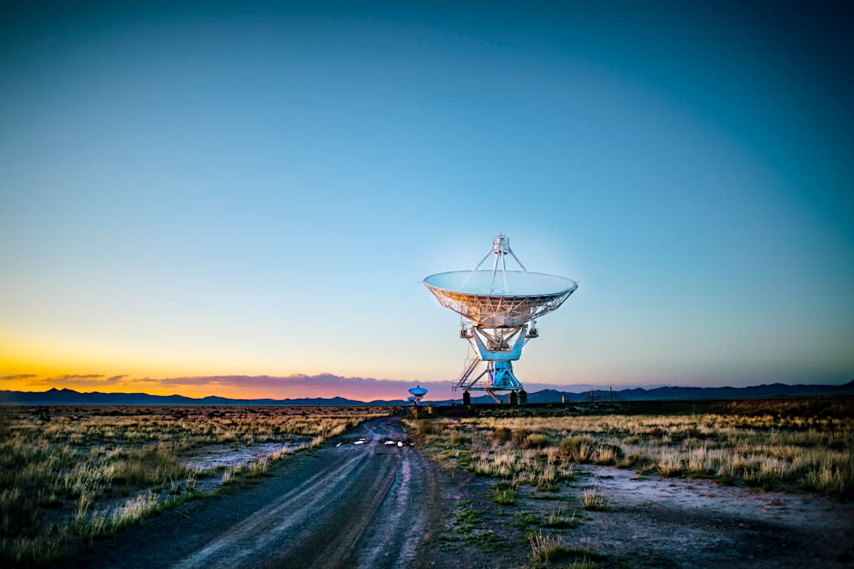 Deep space telescope array