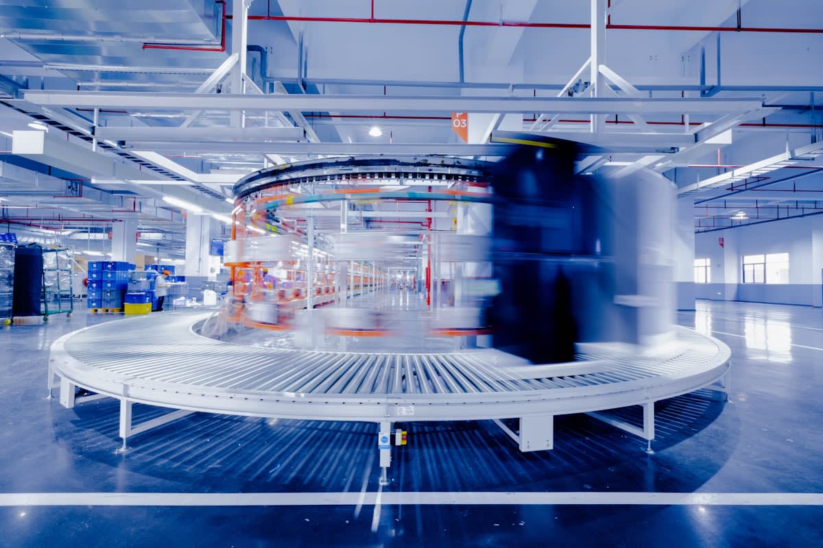 Autonomous logistics warehouse with robotic sorting