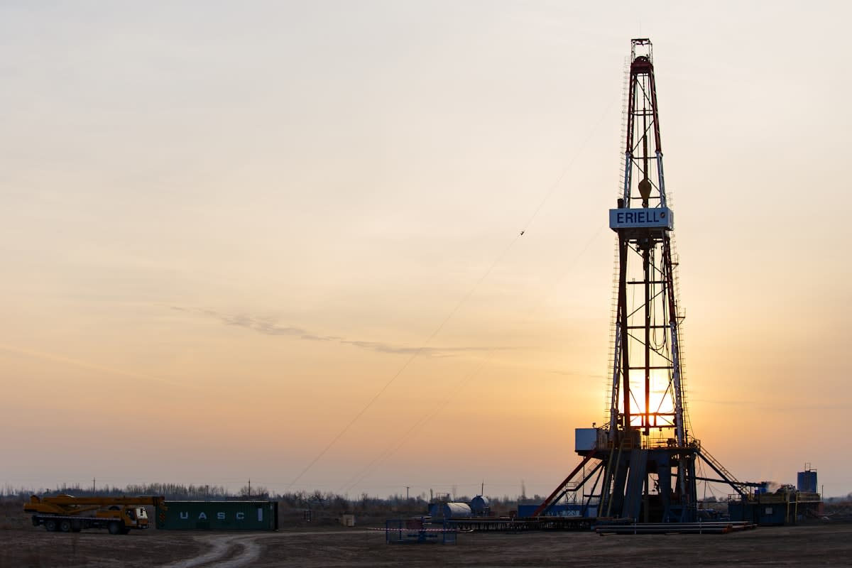 Industrial geothermal drilling rig