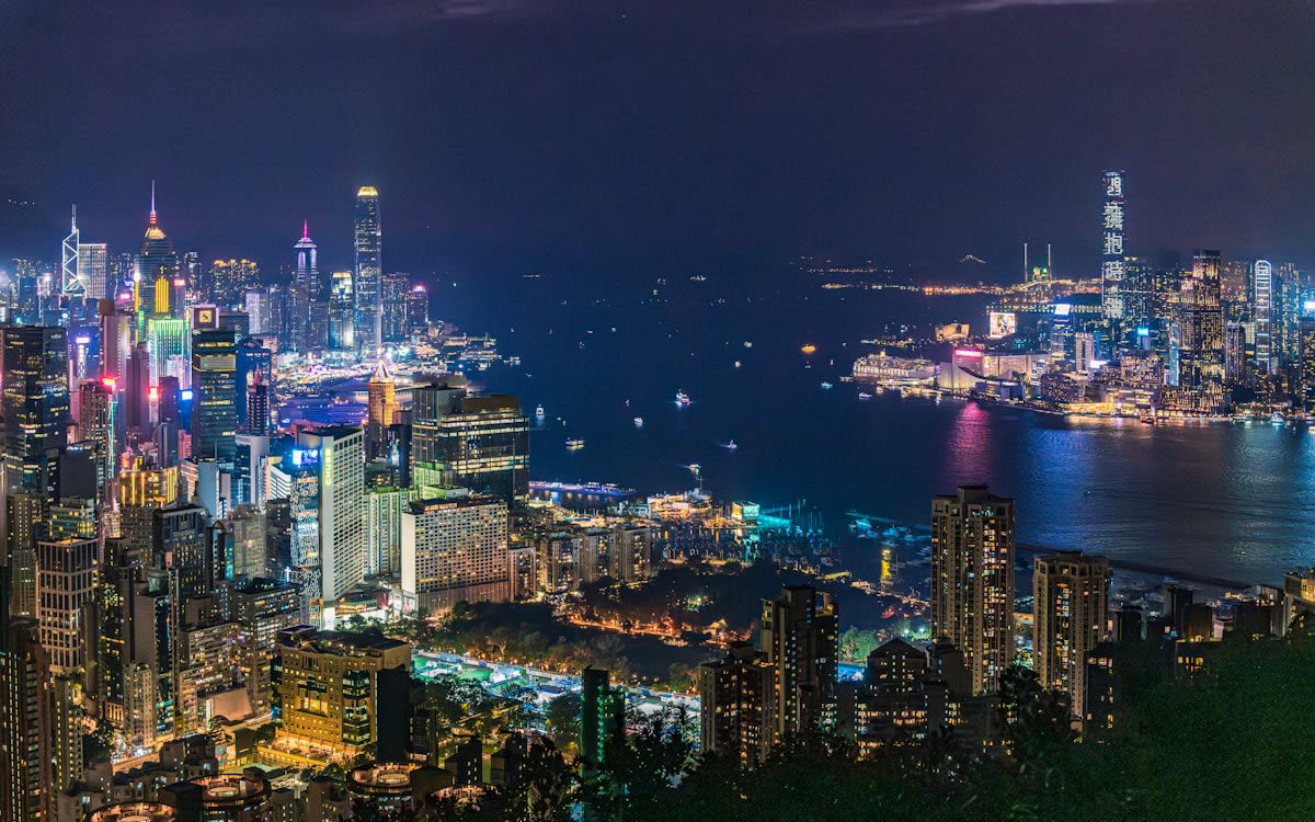 Digital network connecting global cities with glowing borders