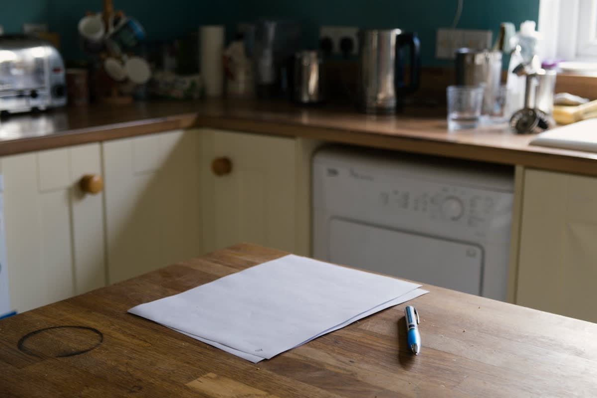 Kitchen waste audit logs and scale
