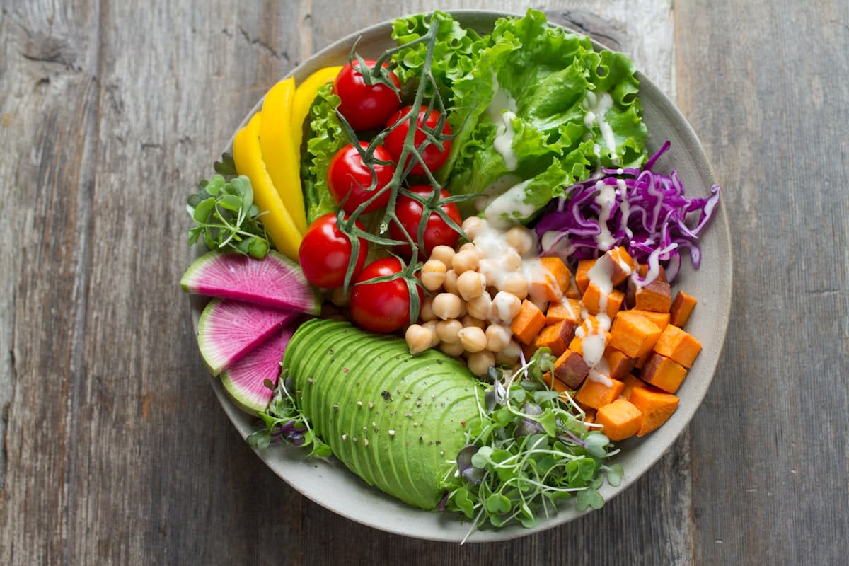 Healthy meal plate with separated sections for greens, protein, and complex carbs