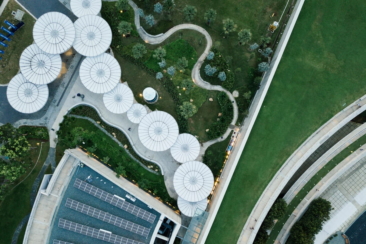Aerial view of a modern energy plant with green surroundings