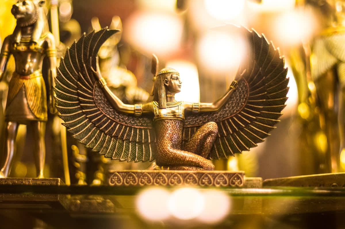 Ancient Egyptian gold and iron artifacts
