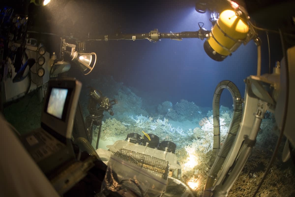 deep sea mining machinery concept