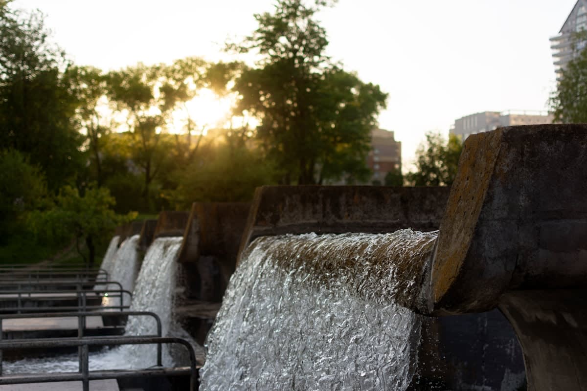 Decentralized water filtration system in an urban setting