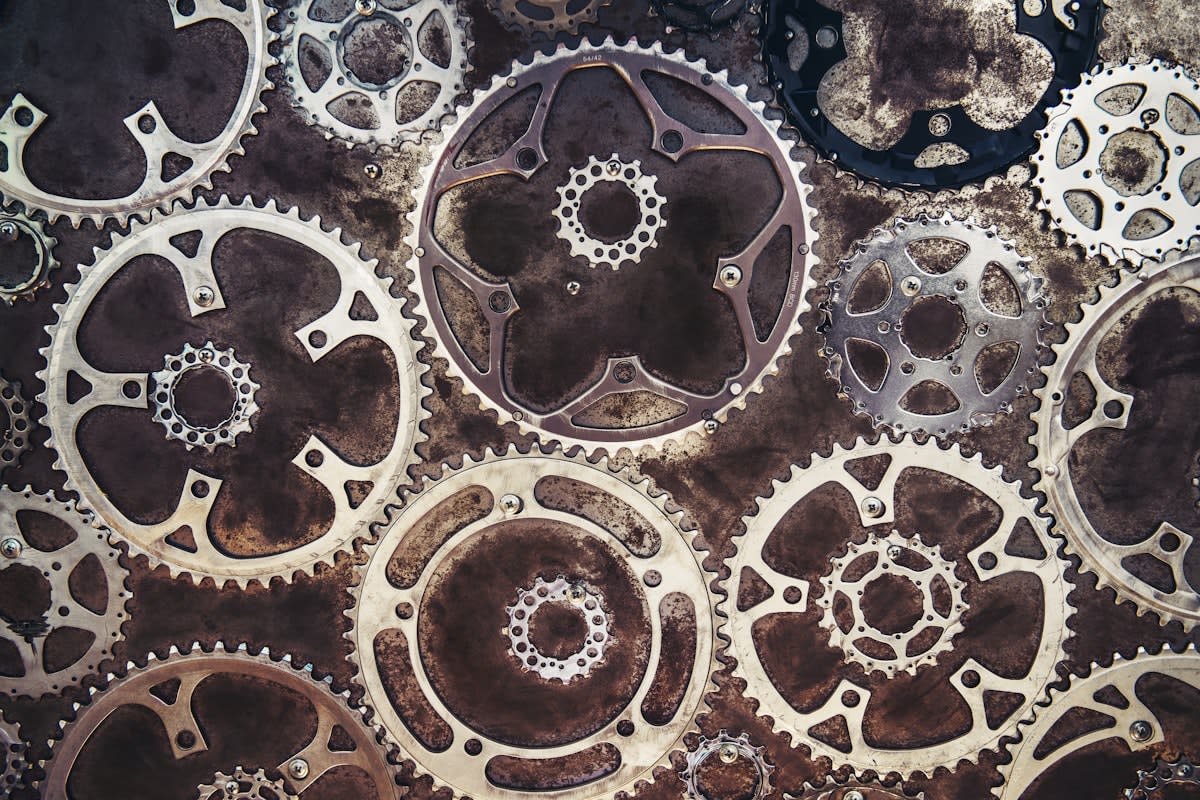 Interlocking gears and abstract connections representing skill synthesis
